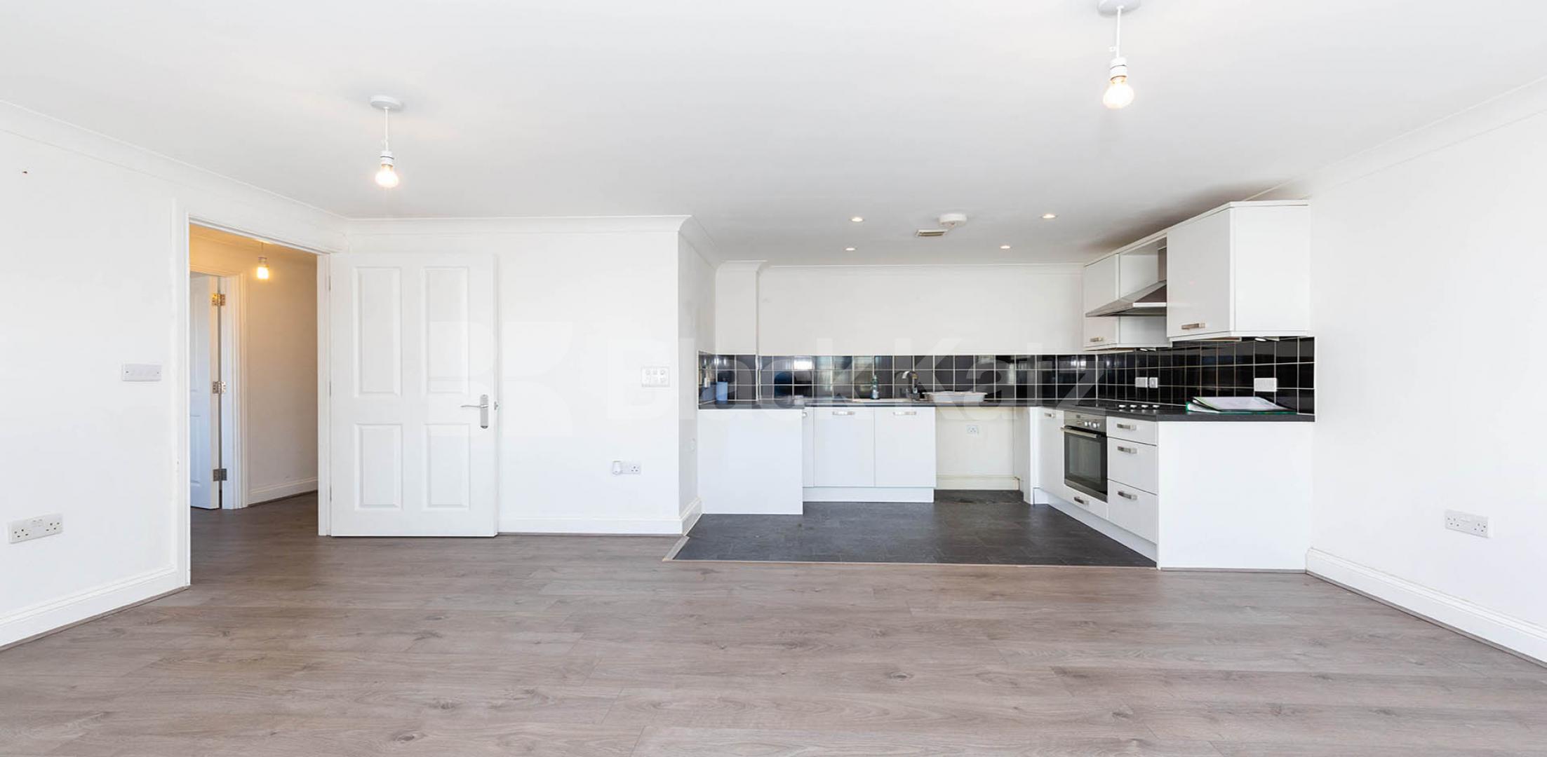 			2 Bedroom, 2 bath, 1 reception Apartment			 Green Lanes, Palmers Green